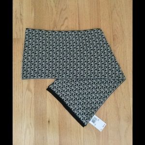 Michael Kors, NWT, Lt & Dk Gray Repeat Logo Scarf